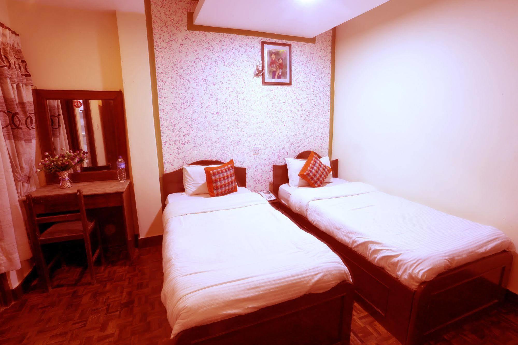 Oyo 153 Aster Hotel Nepal Katmandú Exterior foto