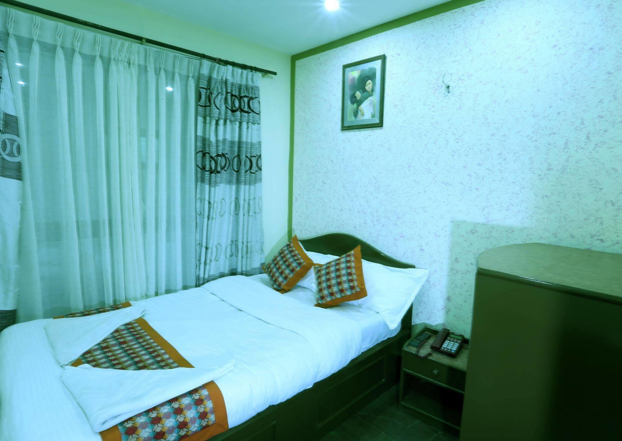 Oyo 153 Aster Hotel Nepal Katmandú Exterior foto