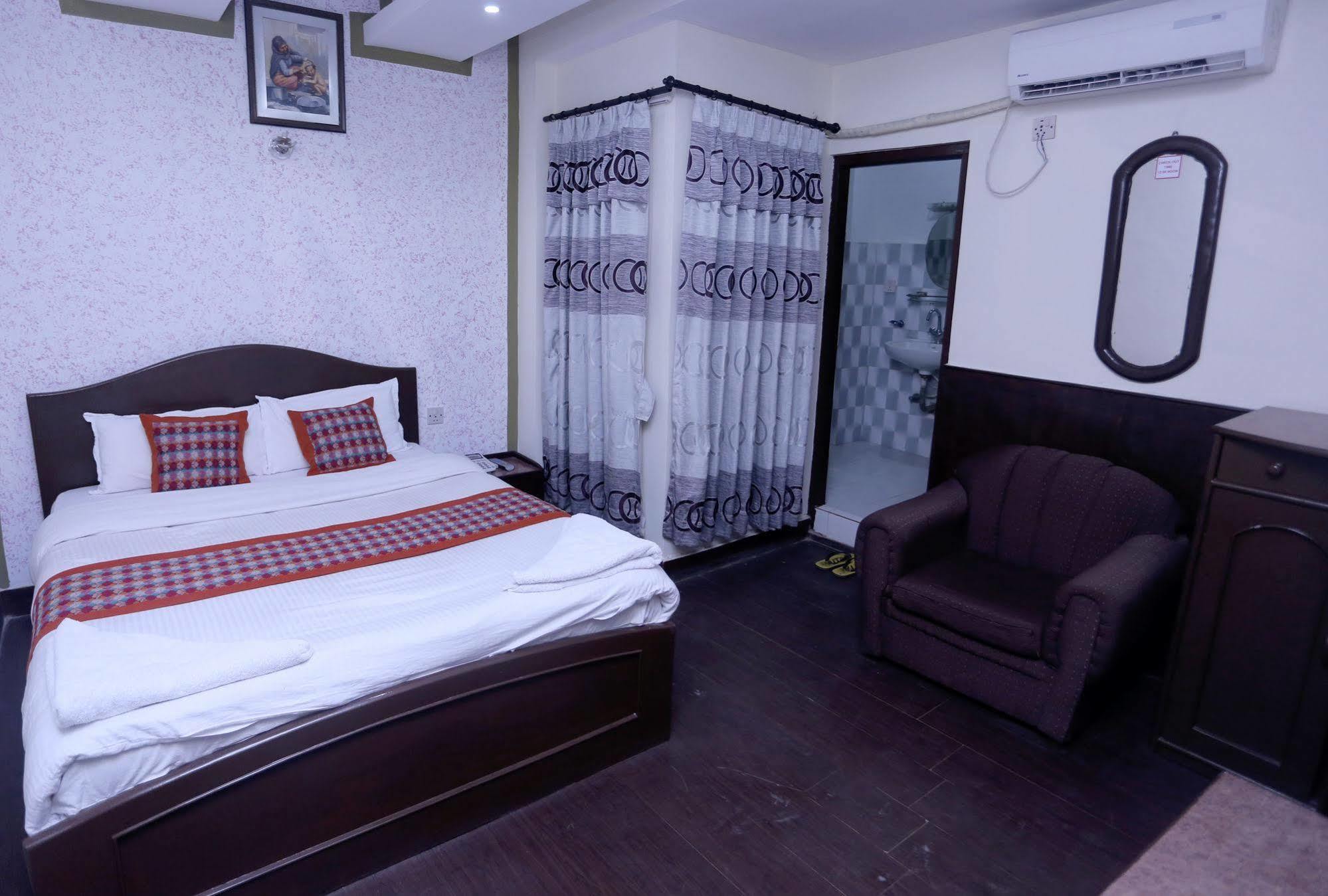 Oyo 153 Aster Hotel Nepal Katmandú Exterior foto