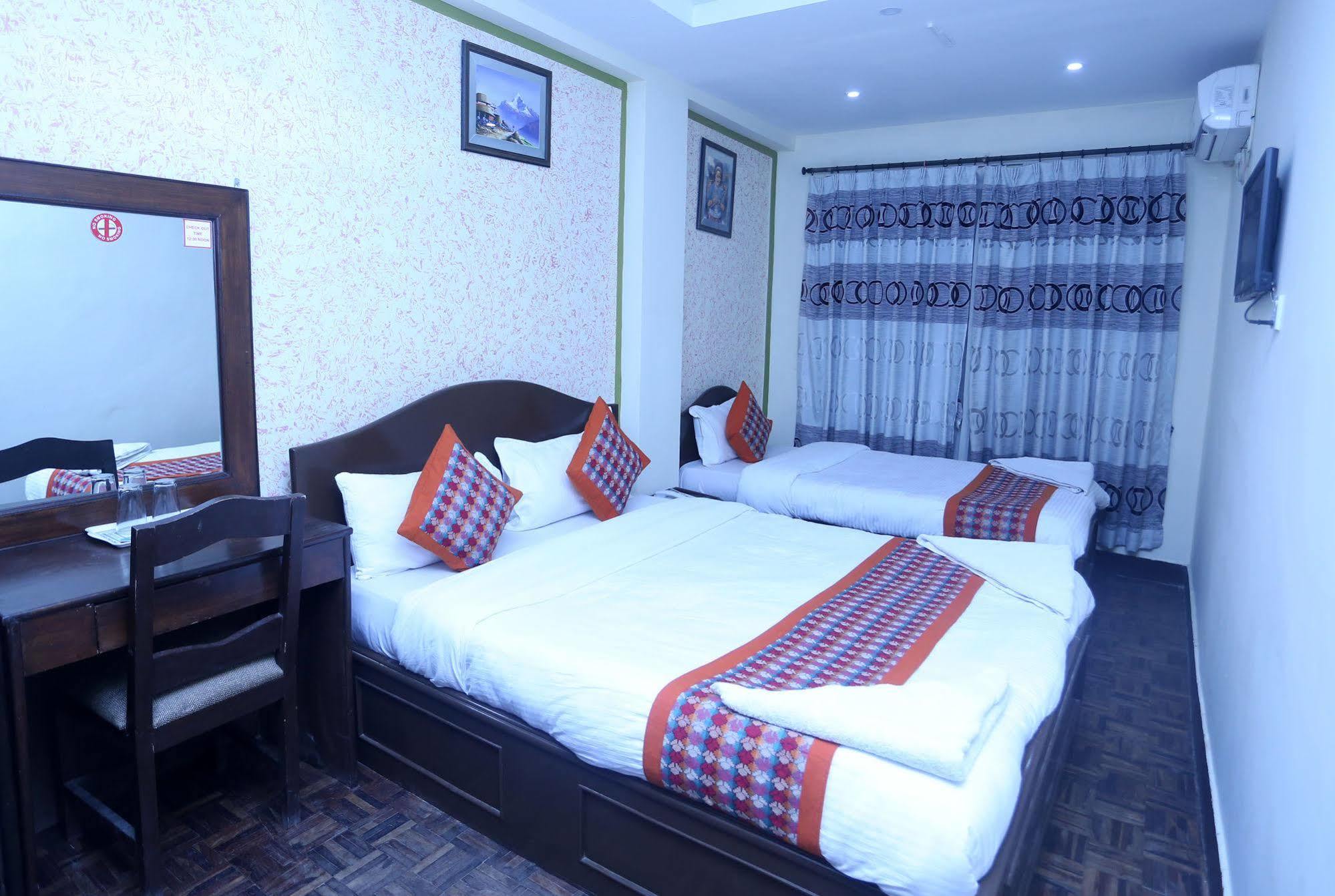 Oyo 153 Aster Hotel Nepal Katmandú Exterior foto