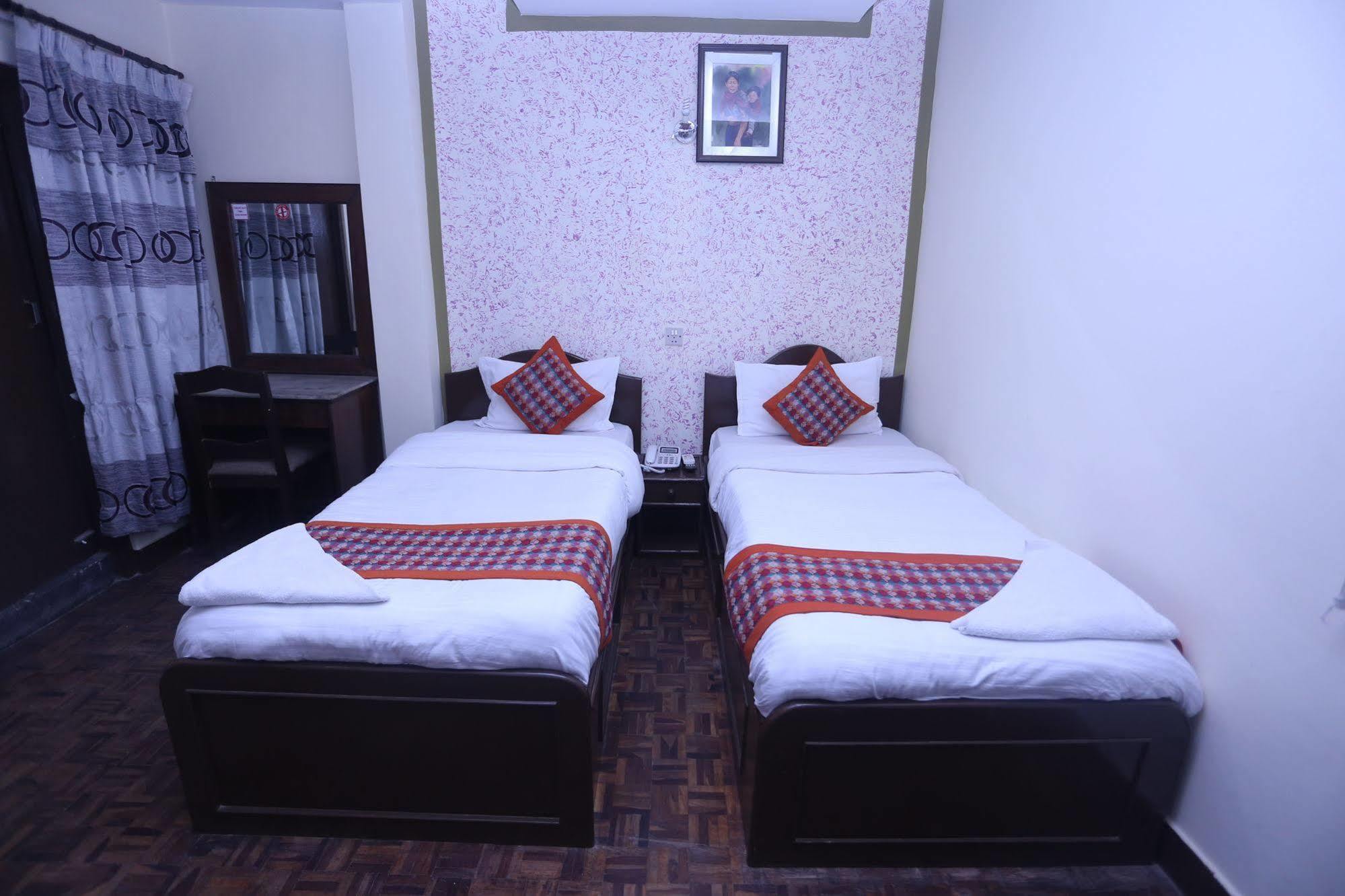 Oyo 153 Aster Hotel Nepal Katmandú Exterior foto